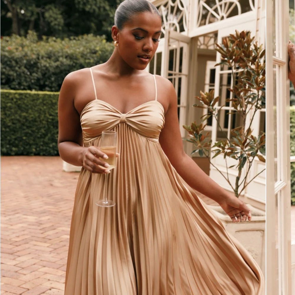 PRODUCT DETAILS
The Vikki Dress